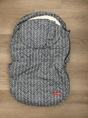 Nwot Skip Hop Gray Chevron Car Seat Footmuff with Sherpa Lining